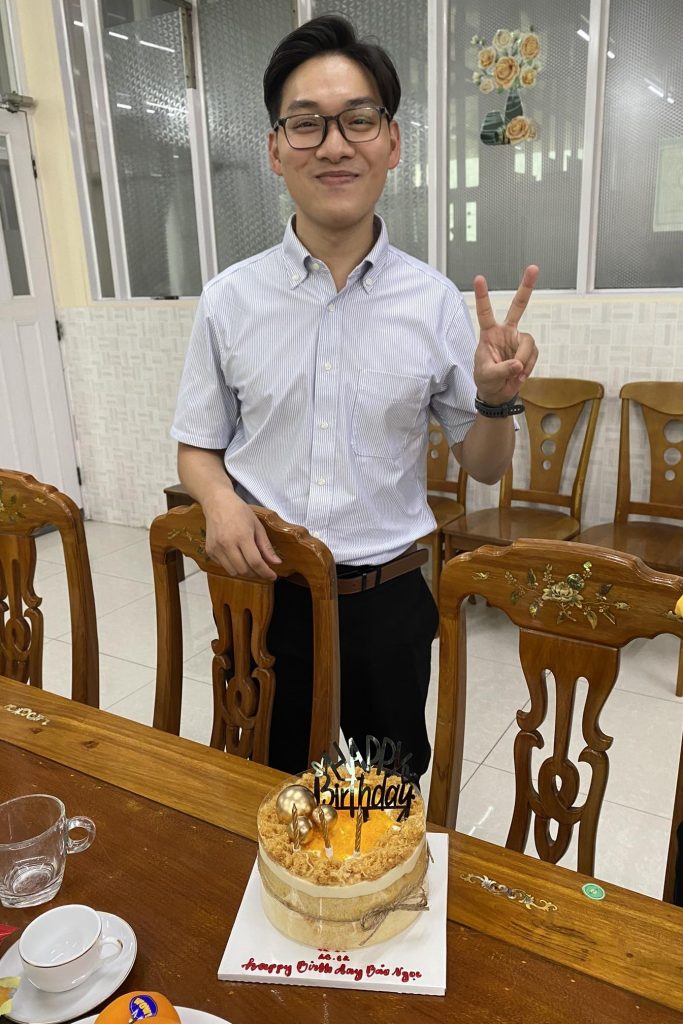 Anh Lê Bảo Ngọc và buổi sinh nhật bất ngờ cùng khách hàng